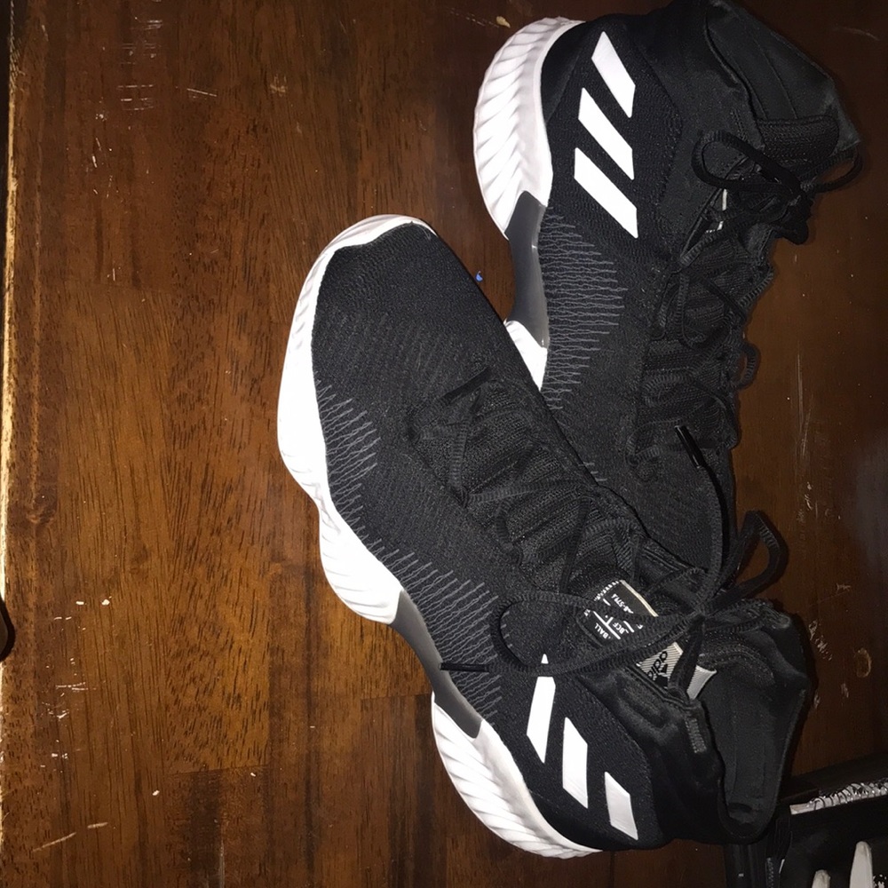 Basketball shoes
